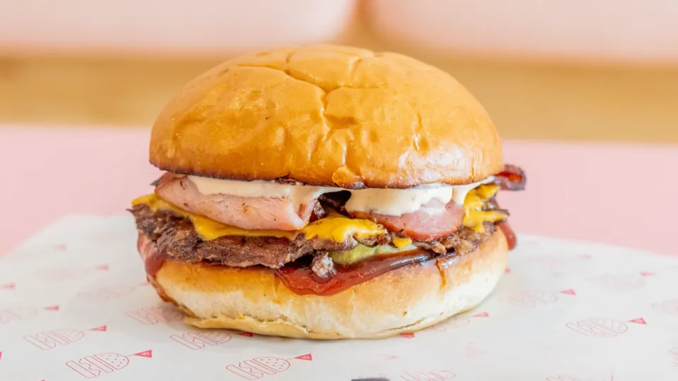 Bacon Me Crazy – Smashed patty, double bacon, double cheese, pickles, BBQ sauce + chipotle mayo.