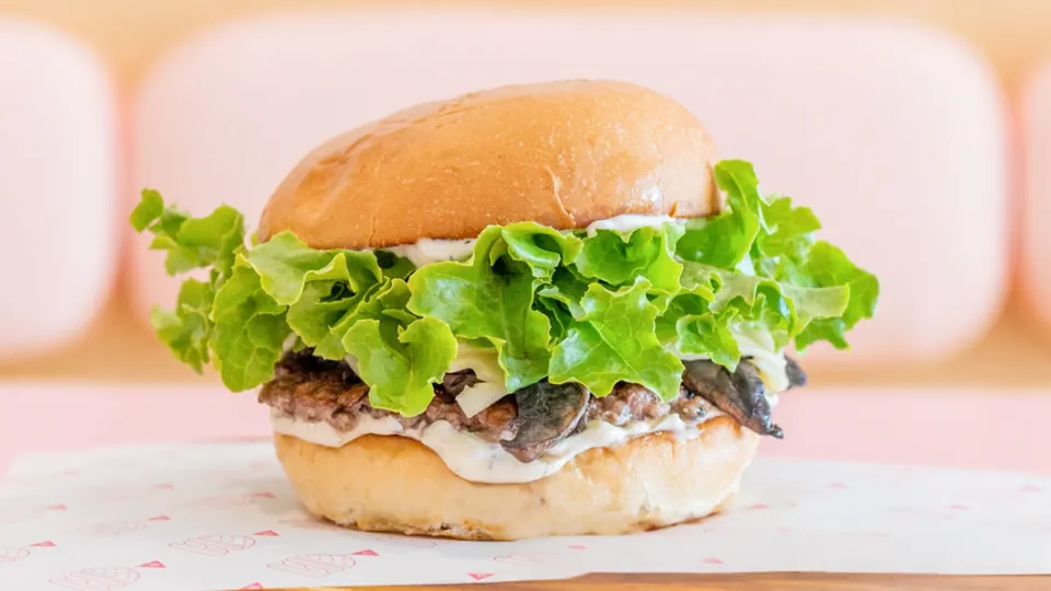 Truffle – Smashed patty, Swiss cheese, truffle mushrooms, lettuce + truffle mayo.