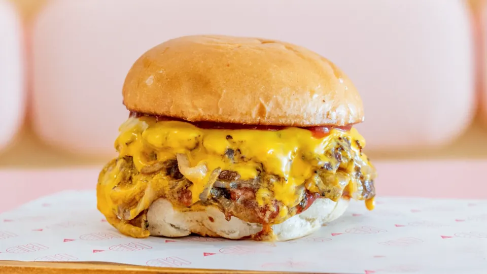 Ugly Good – Double smashed patty mustard grilled, caramelized onion, cheesy sauce, ketchup + spicy pickles.
